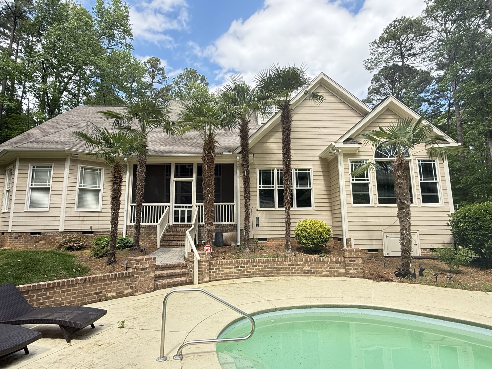 Tree care at a Raleigh home